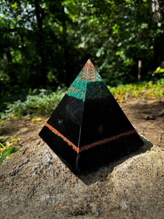 Large Majesty Malachite Pyramid